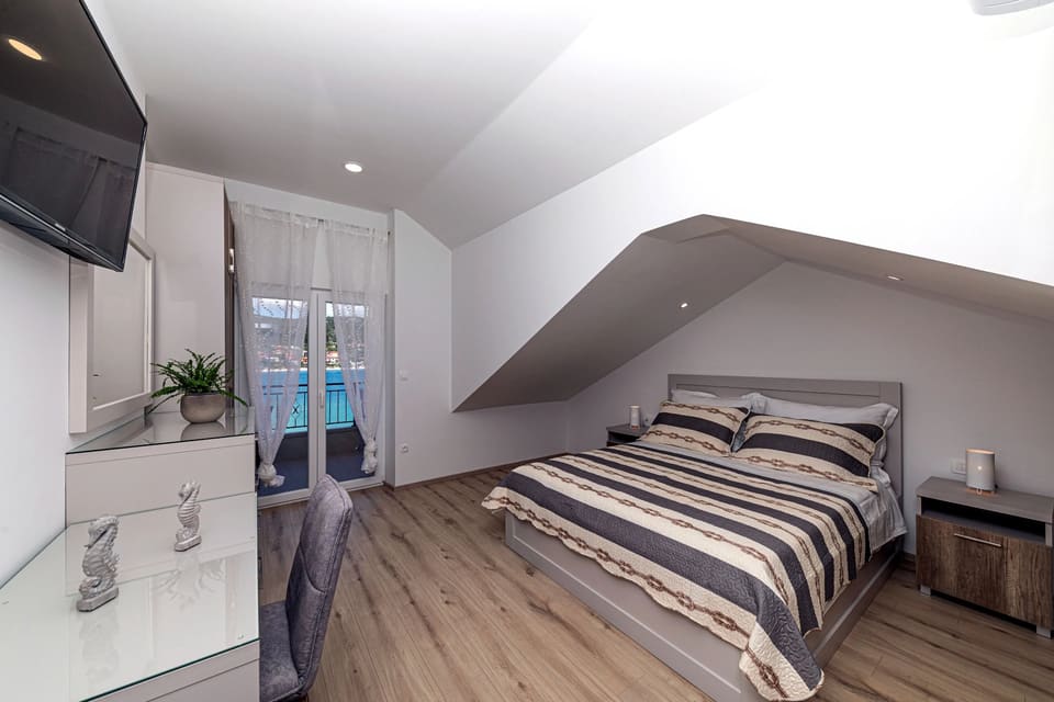 Quiet attic bedroom